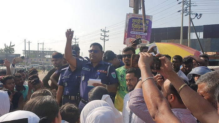 ছাত্রীকে শ্লীলতাহানির অভিযোগে সিলেট-ঢাকা মহাসড়ক অবরোধ
