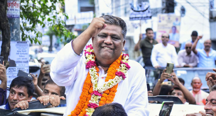 ৫ আগস্টের পর ৪ দিন ক্যান্টনমেন্টে ছিলেন আনোয়ারুজ্জামান