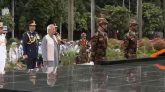 সশস্ত্র বাহিনী দিবসে শিখা অনির্বাণে রাষ্ট্রপতি-প্রধান উপদেষ্টার শ্রদ্ধা