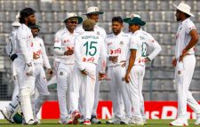 ২৫ রানে পিছিয়ে থেকে দ্বিতীয় দিন শেষ করল বাংলাদেশ