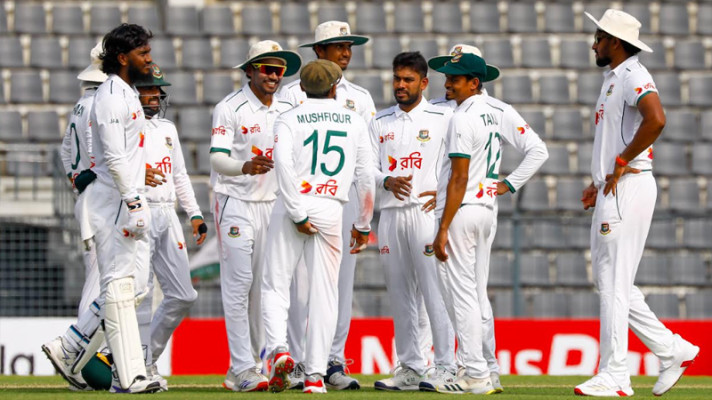 ২৫ রানে পিছিয়ে থেকে দ্বিতীয় দিন শেষ করল বাংলাদেশ